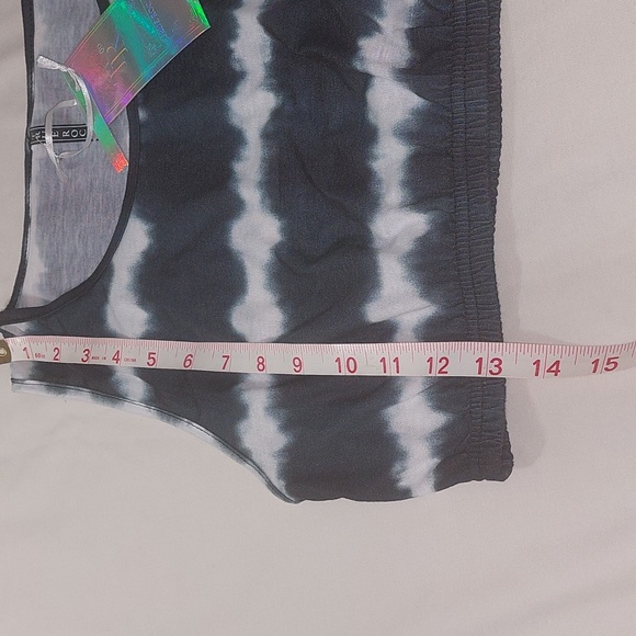 True Rocks .It was way to Small on me !Please see The Measurements.Black&White. - Picture 5 of 7